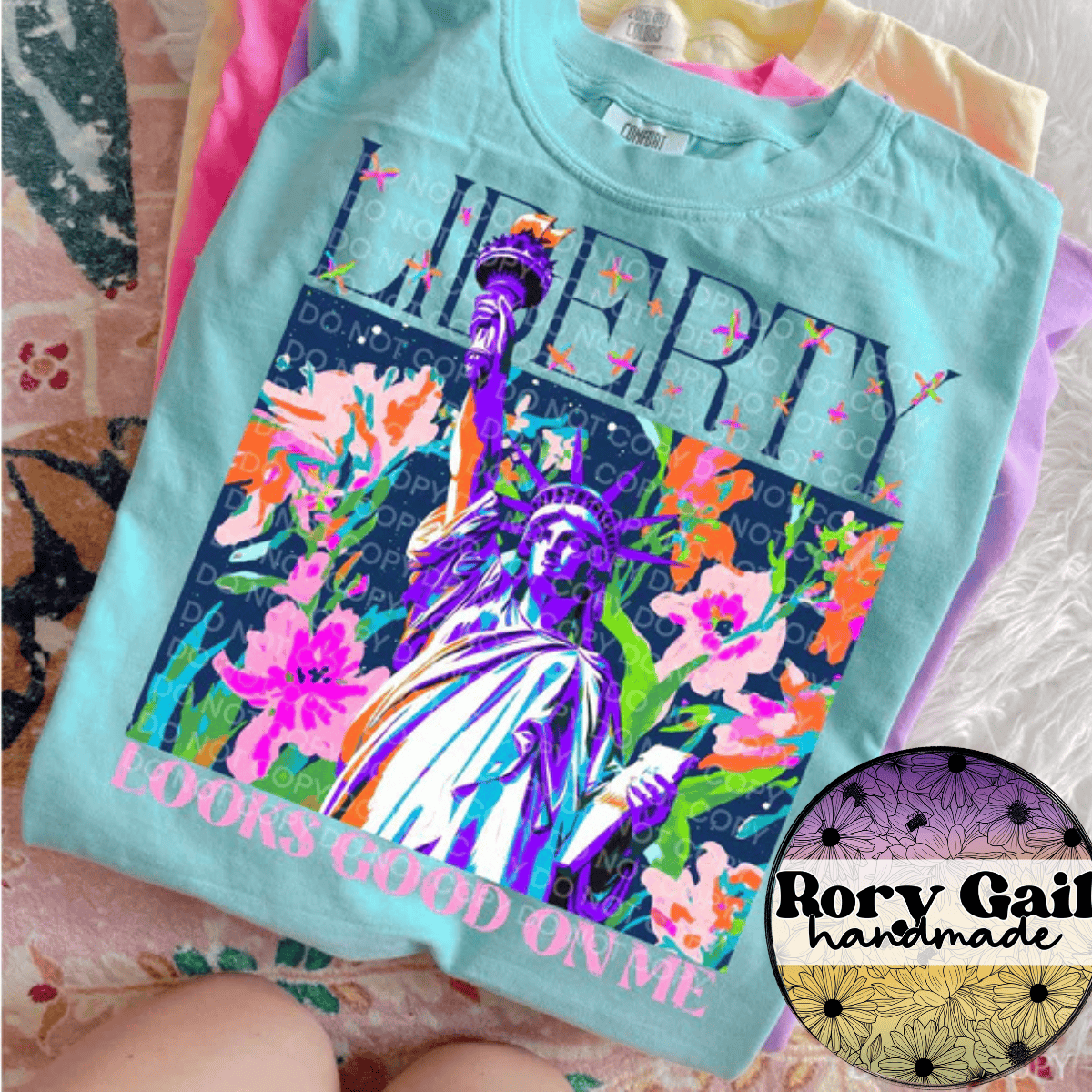 CSDS T-Shirt Liberty Looks Good on Me Tee