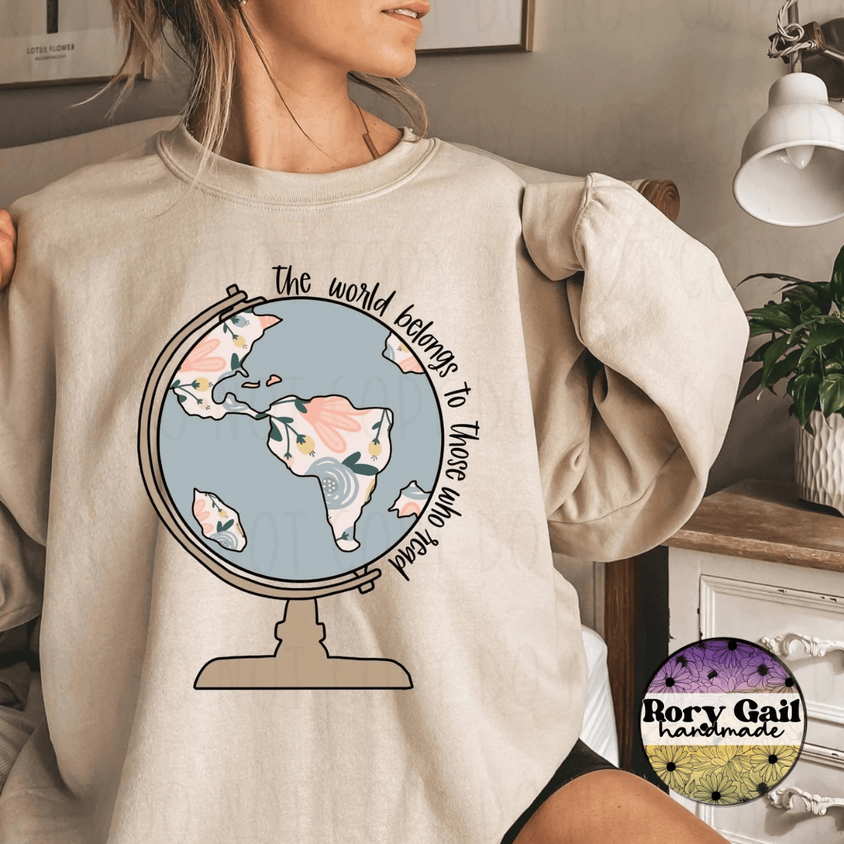 OCo T-Shirt The World Belongs To Those Who Read Tee