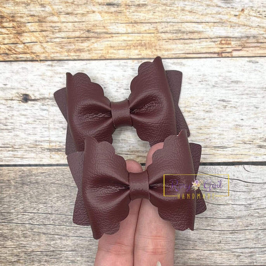 Rory Gail Handmade Bows Cinnamon 2.5 inch Scalloped Pinch Piggies