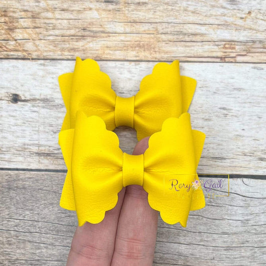 Rory Gail Handmade Bows Crushed Pineapple 2.5 inch Scalloped Pinch Piggies