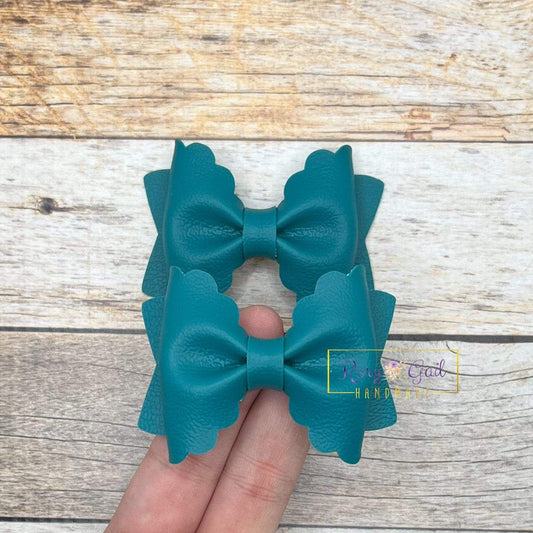 Rory Gail Handmade Bows Seafoam 2.5 inch Scalloped Pinch Piggies